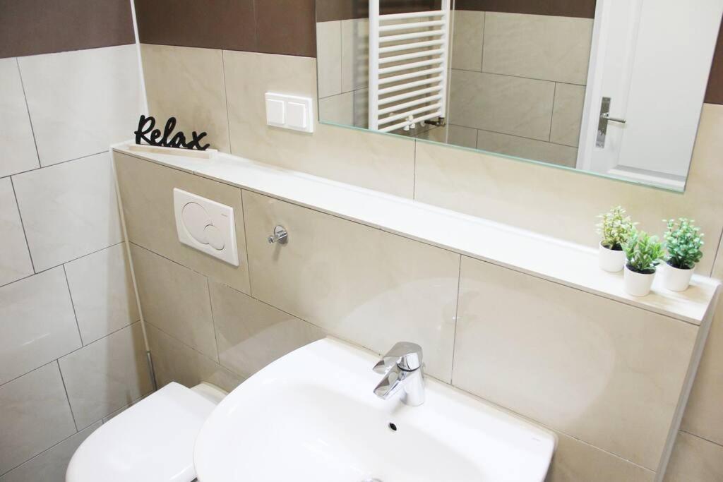 Secret Hideaways Wood Lodge Mit Kinderzimmer Messe L City L Flughafen L Hbf 뒤스부르크 외부 사진